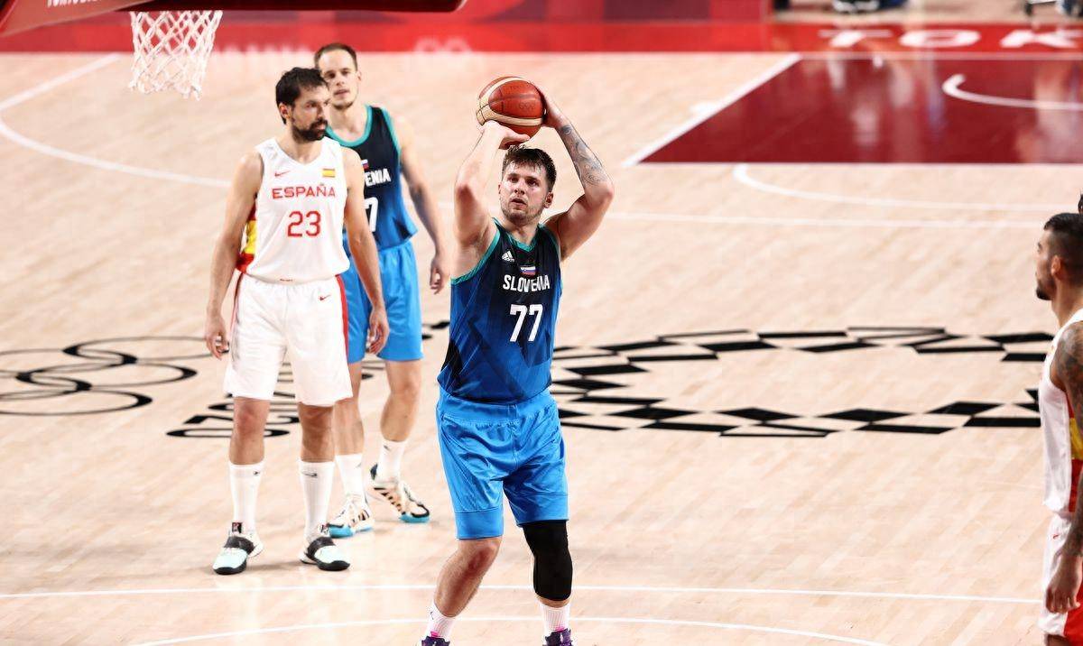 爱游戏官方网站关于东契奇在西班牙队比赛中出色防守，比分优势明显引发热议！的信息